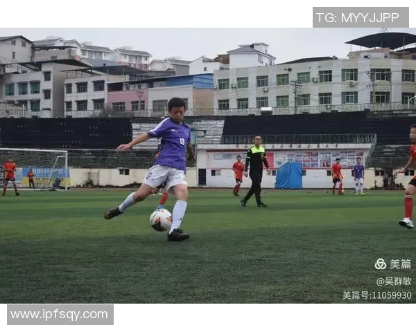 扎辫子后卫足球明星的成长之路与场上精彩瞬间揭秘