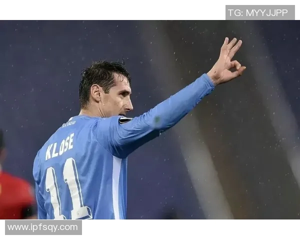 德国足球明星克洛泽的球衣号码及其背后故事揭秘