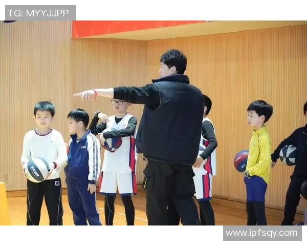 篮球校队明星的成长之路与梦想追逐的精彩故事